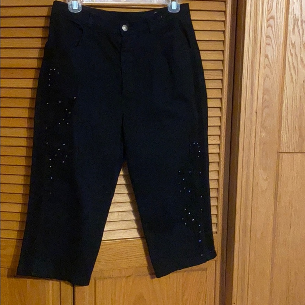 Black nice Capri new